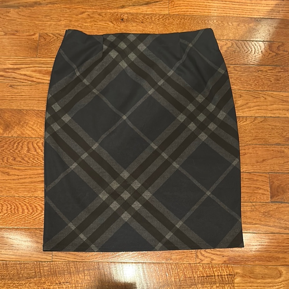 Elegant Black Plaid Skirt